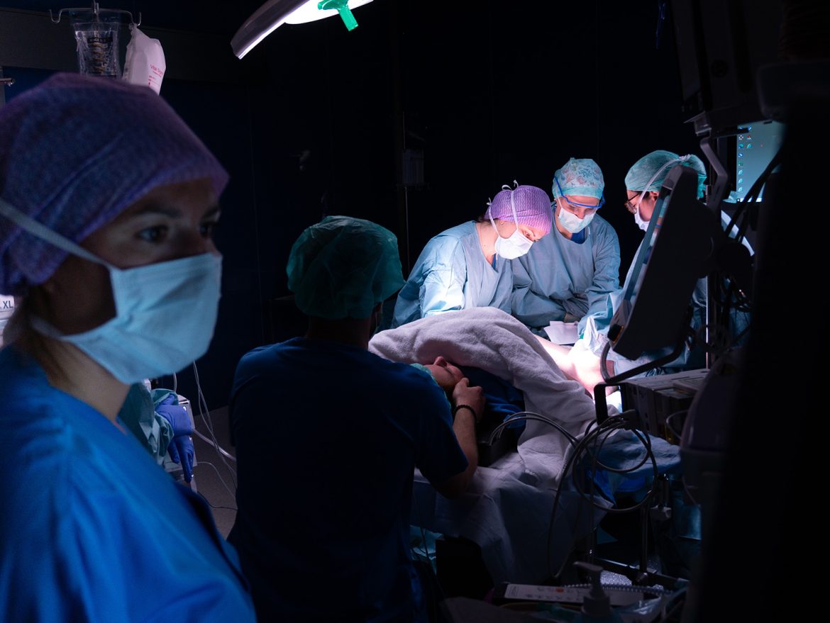 Bébé est né après la transposition utérine