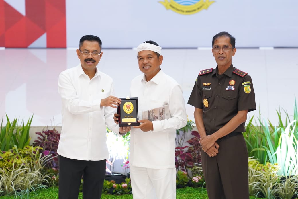 Le gouvernement de la ville de Cirebon soutient la mise en œuvre du nouveau code pénal, prêt à introduire des délits pour le travail social