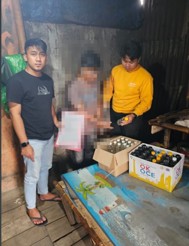 Des dizaines de bouteilles de Ciu saisies chez le général de brigade Darsono, l’unité anti-narcotiques intensifie ses opérations d’alcool.